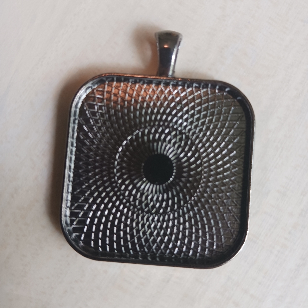 Ten Pendant Trays and Cabachons - Picture 4 of 6